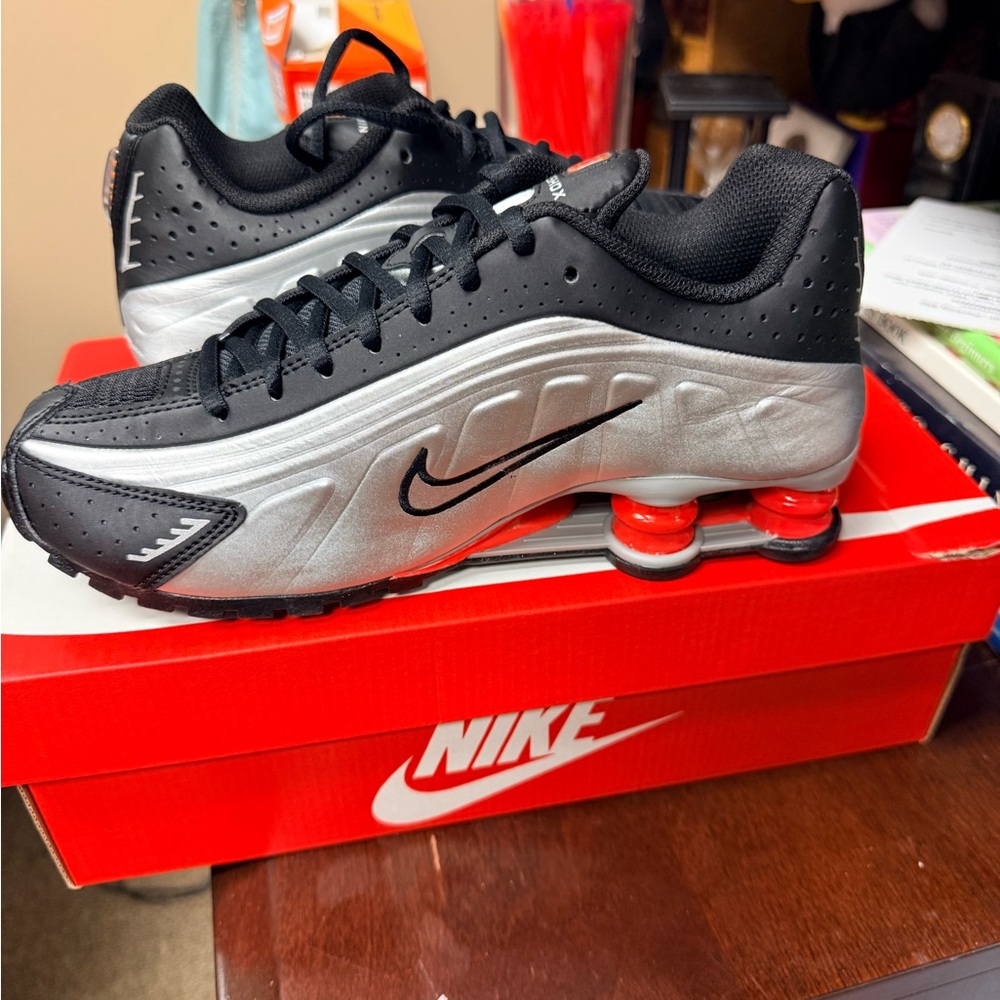 Nike Men's Black and Silver Athletic Shoes